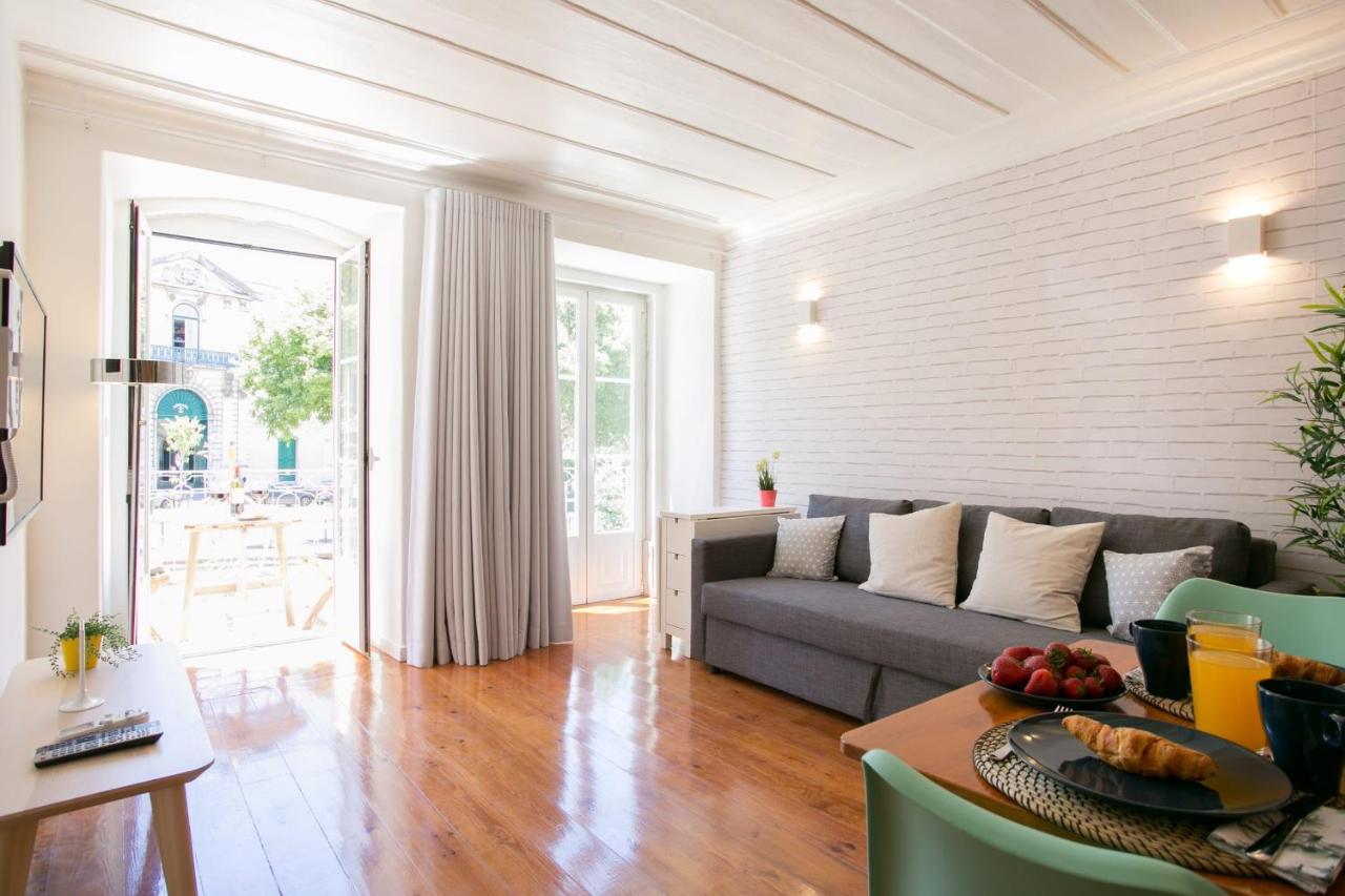 Sunny Photographers Studio With Balcony In Alcantara Apartamento Lisboa
