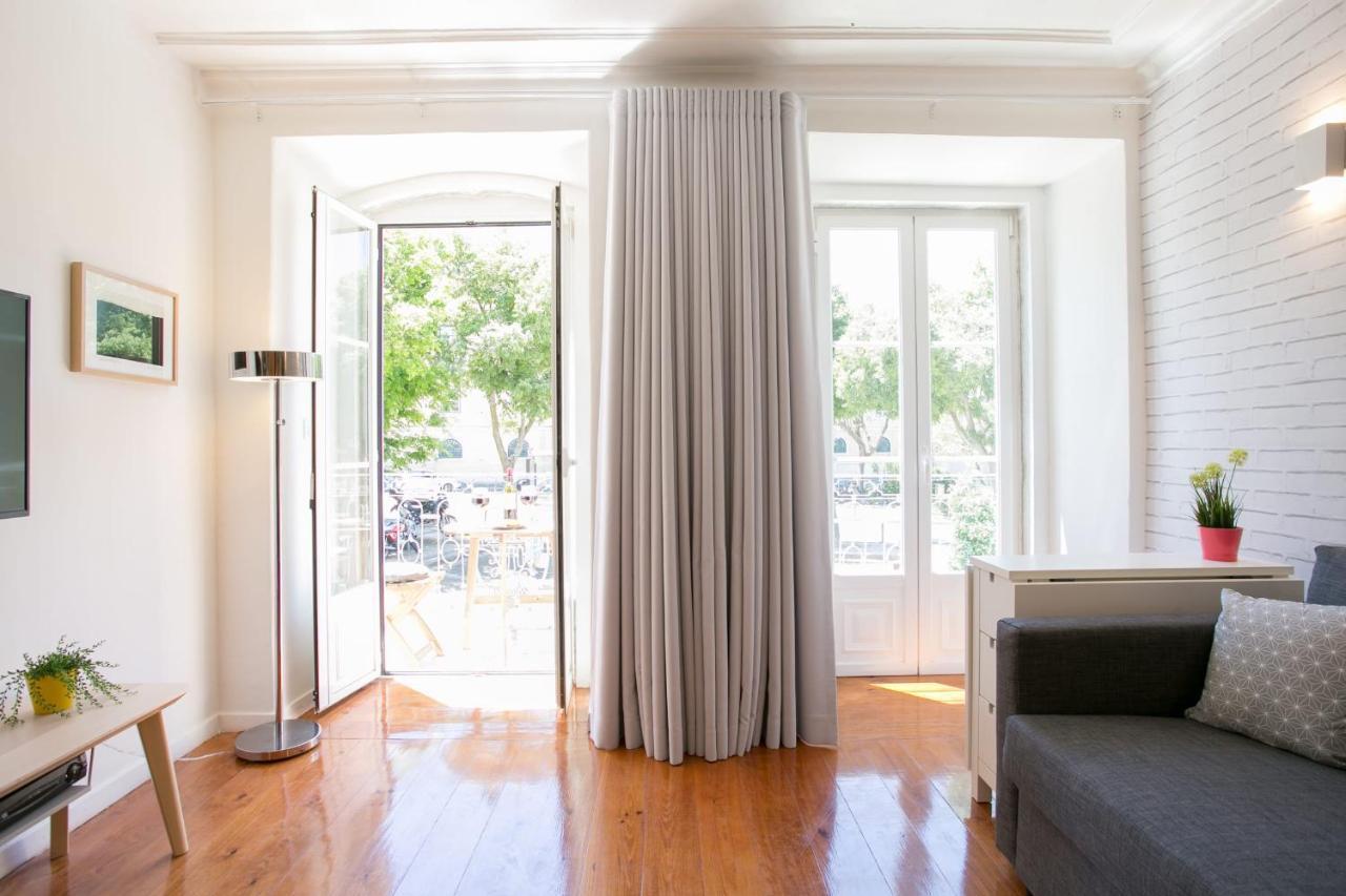 Sunny Photographers Studio With Balcony In Alcantara Apartamento Lisboa